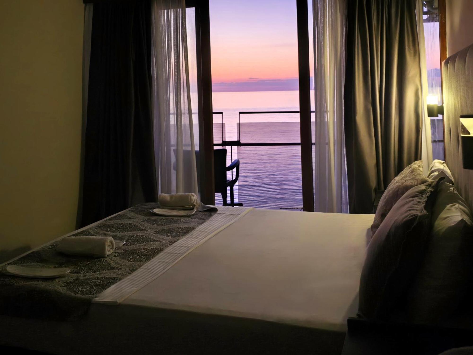 Ashtal Beach Hotel Batumi Eksteriør billede
